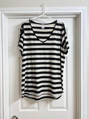 Naif Brand Women's Beige and Black Short Sleeve Blouse, Size 1X